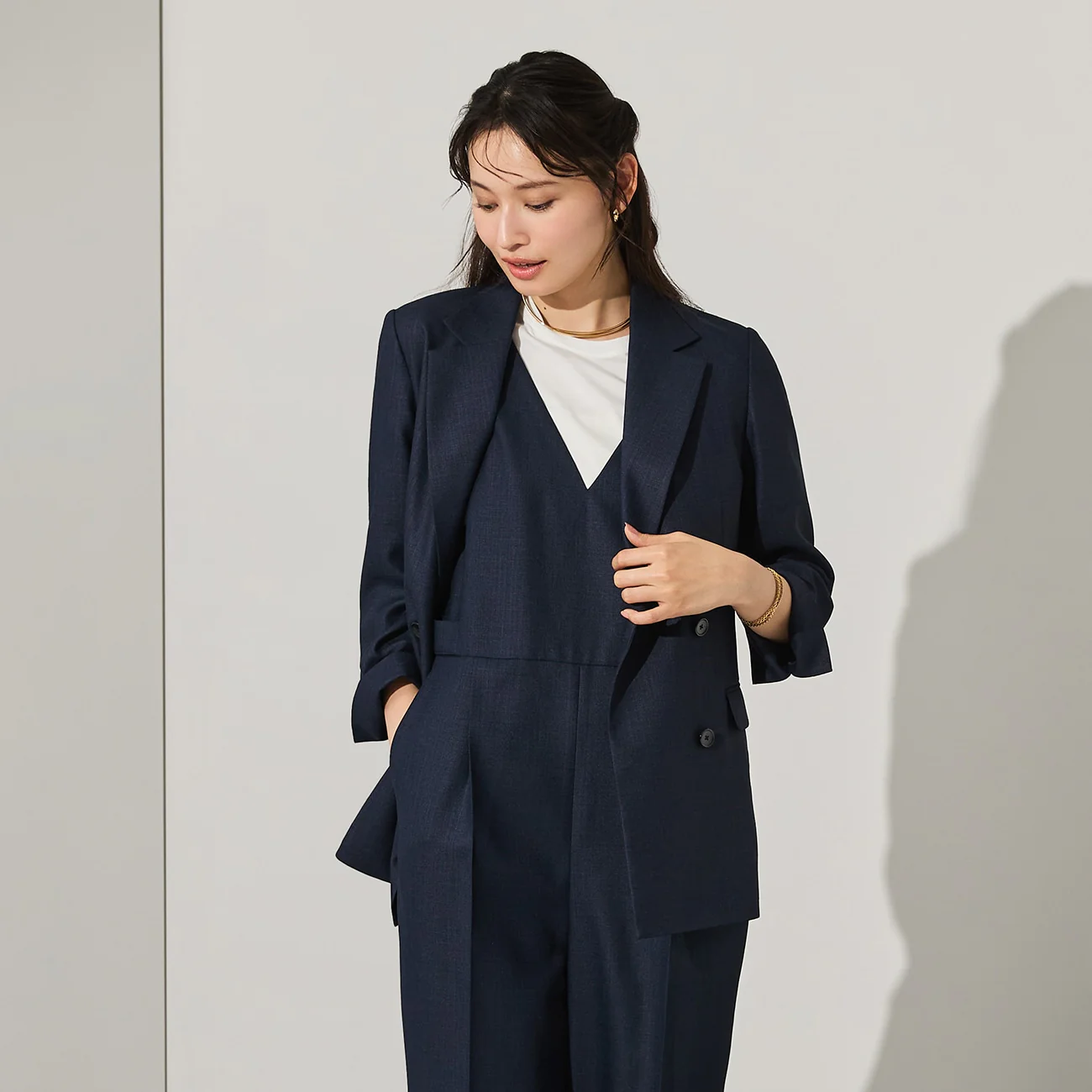 THE THIRD SUITS Linen-Like Cropped Sleeve Double-Breasted Jacket - Navy - Image 2