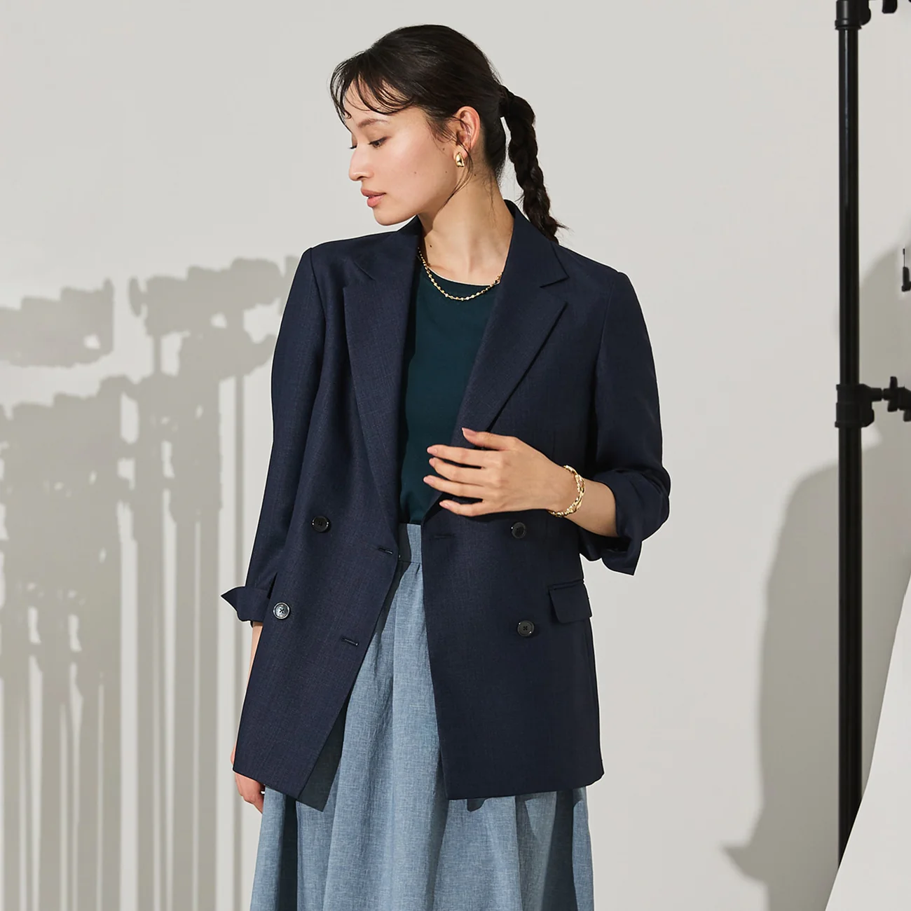 THE THIRD SUITS Linen-Like Cropped Sleeve Double-Breasted Jacket - Navy - Image 3